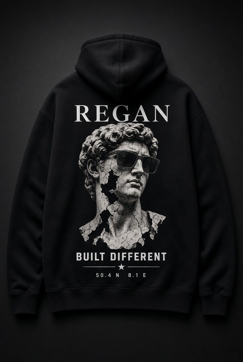 Archiv-Hoodie — Built Different Statue